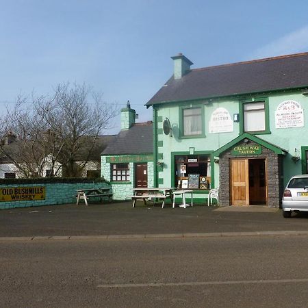Causeway Tavern Bed & Breakfast Bushmills Dış mekan fotoğraf